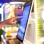 كيف تساعد التكنولوجيا المطاعم والكافيهات على زيادة الأرباح وتقليل التكاليف؟